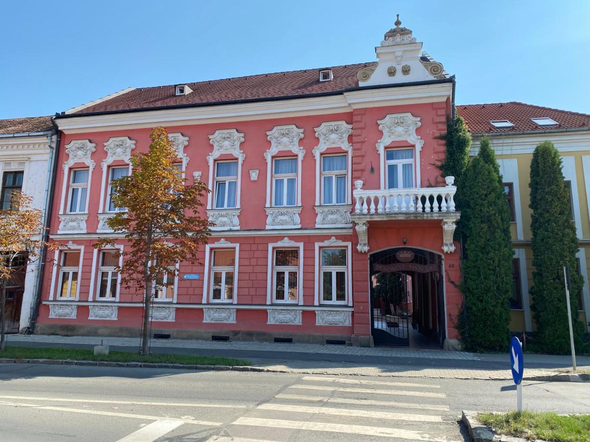 Pensiunea Korona And Restaurant Csíkszereda Kültér fotó