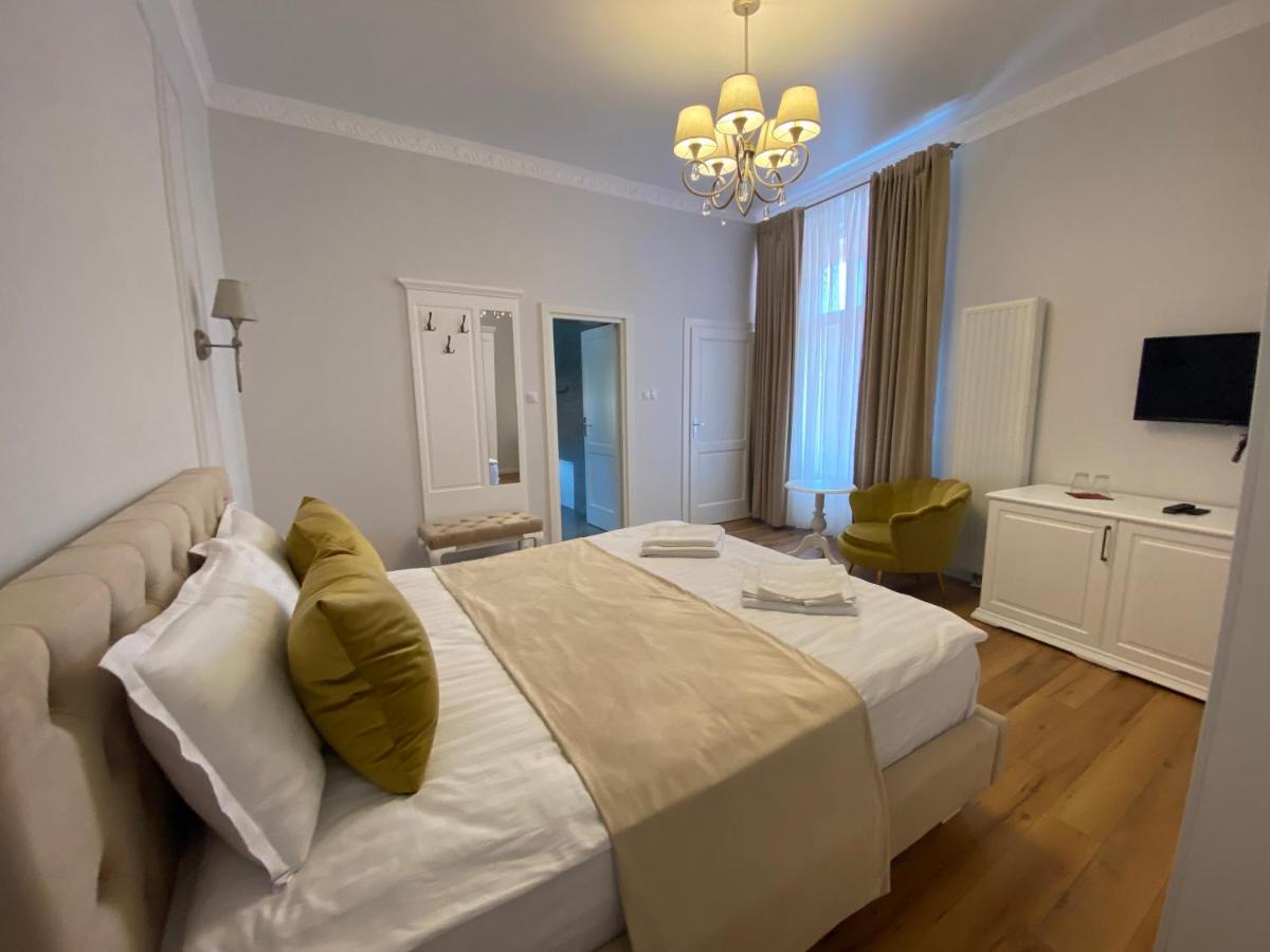 Pensiunea Korona And Restaurant Csíkszereda Kültér fotó