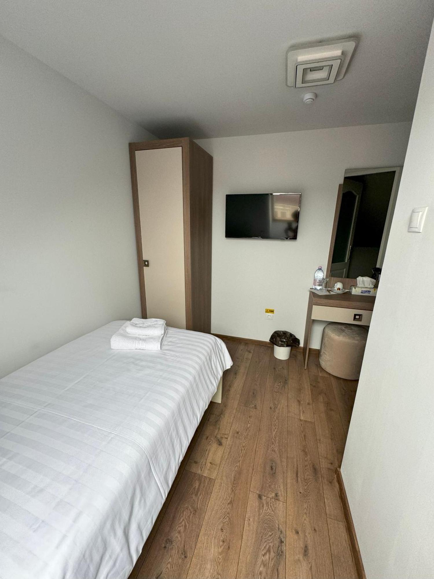 Pensiunea Korona And Restaurant Csíkszereda Kültér fotó