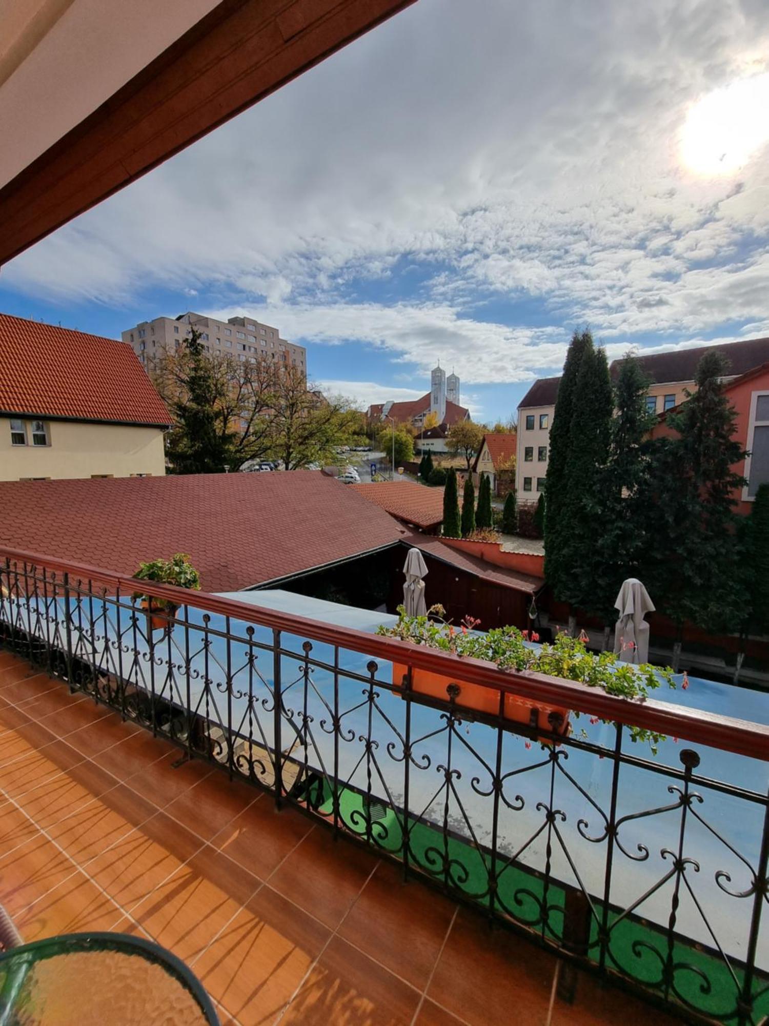 Pensiunea Korona And Restaurant Csíkszereda Kültér fotó