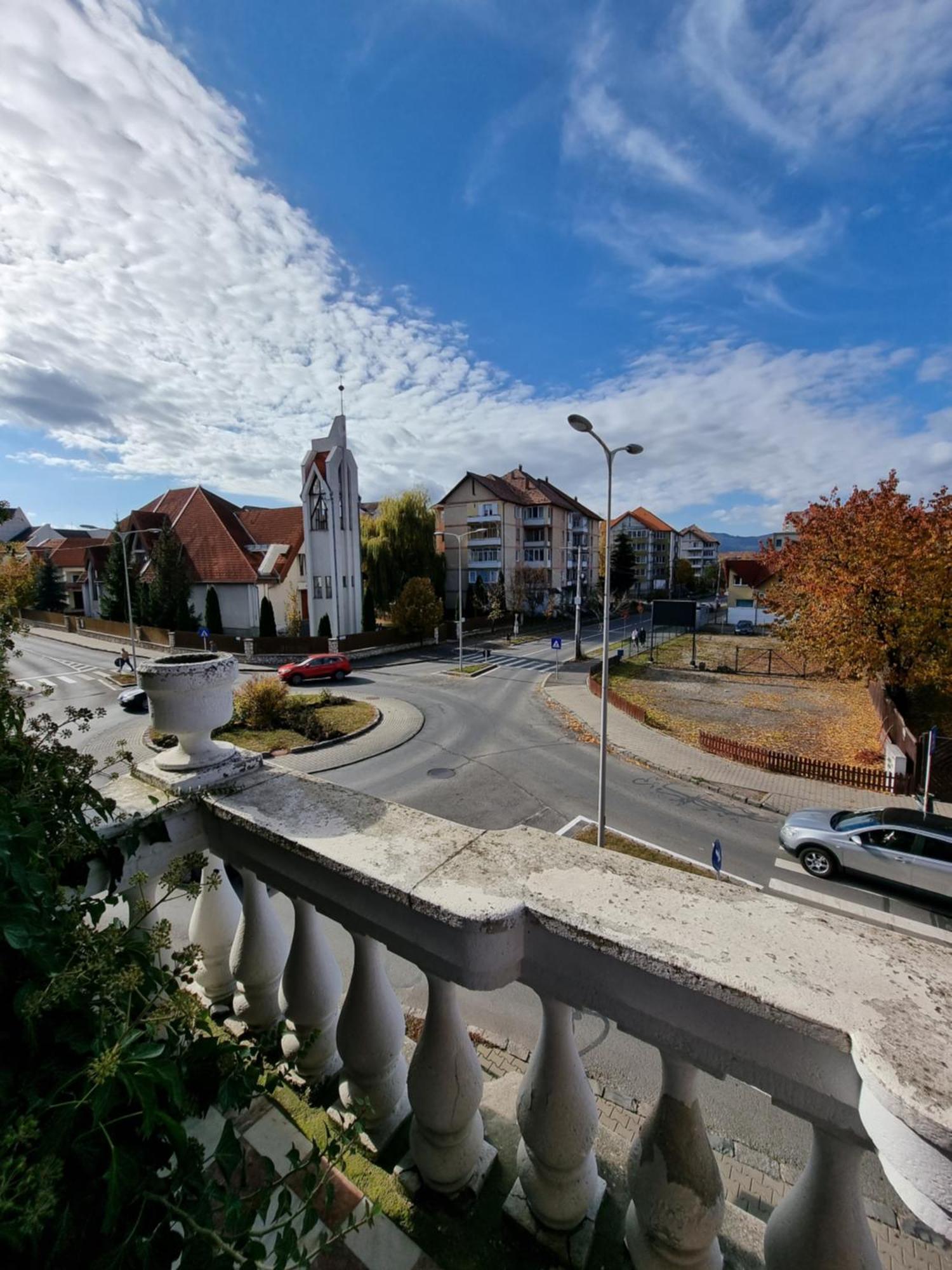 Pensiunea Korona And Restaurant Csíkszereda Kültér fotó