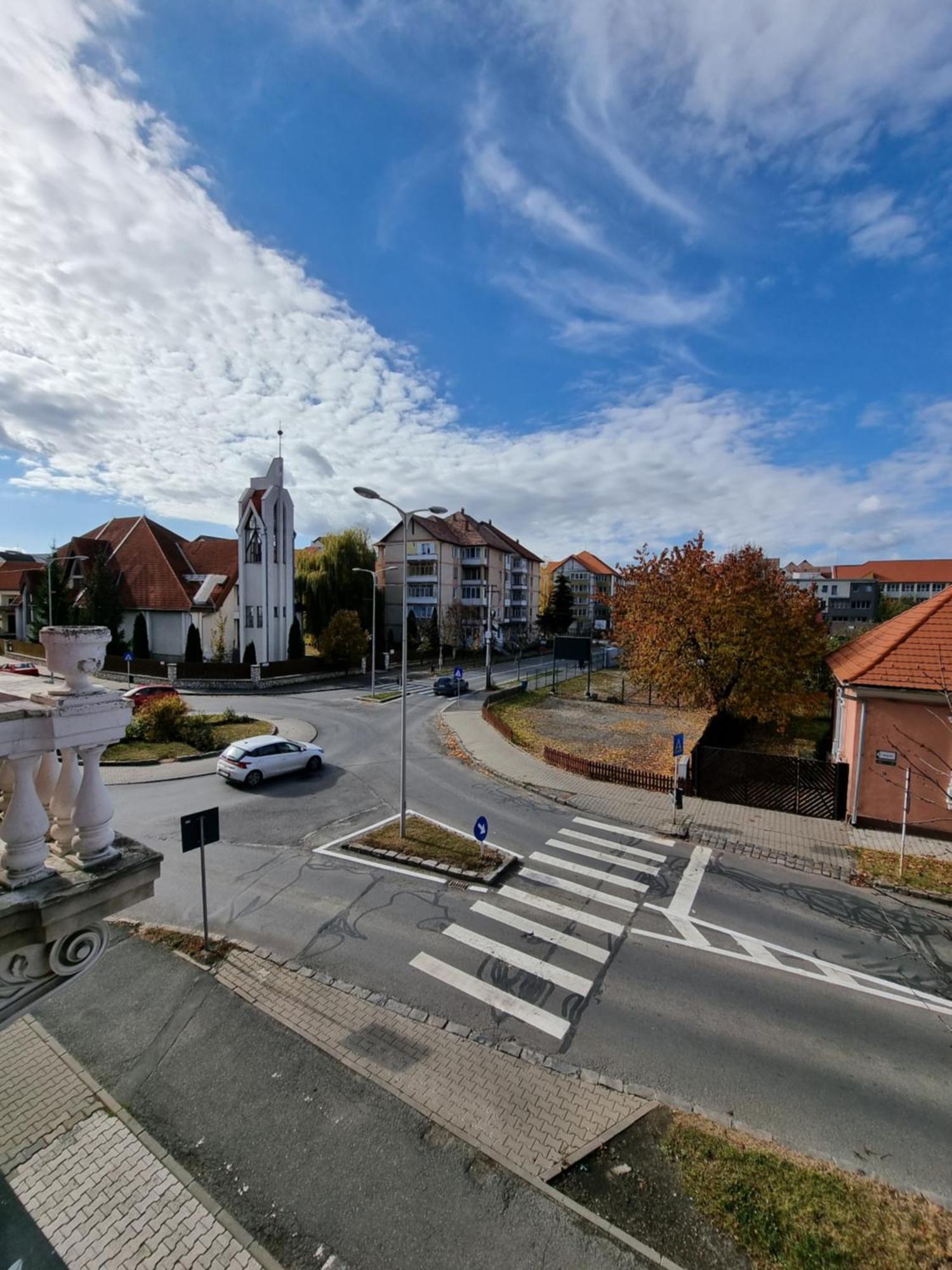 Pensiunea Korona And Restaurant Csíkszereda Kültér fotó